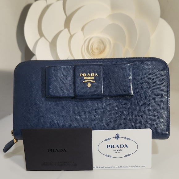 Prada Blue Wallet Like new! All inclusive - Picture 1 of 11